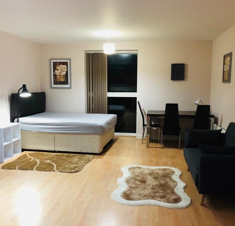Studio to rent Grosvenor Street